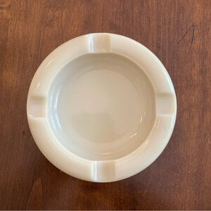 Custard uranium glass ashtray